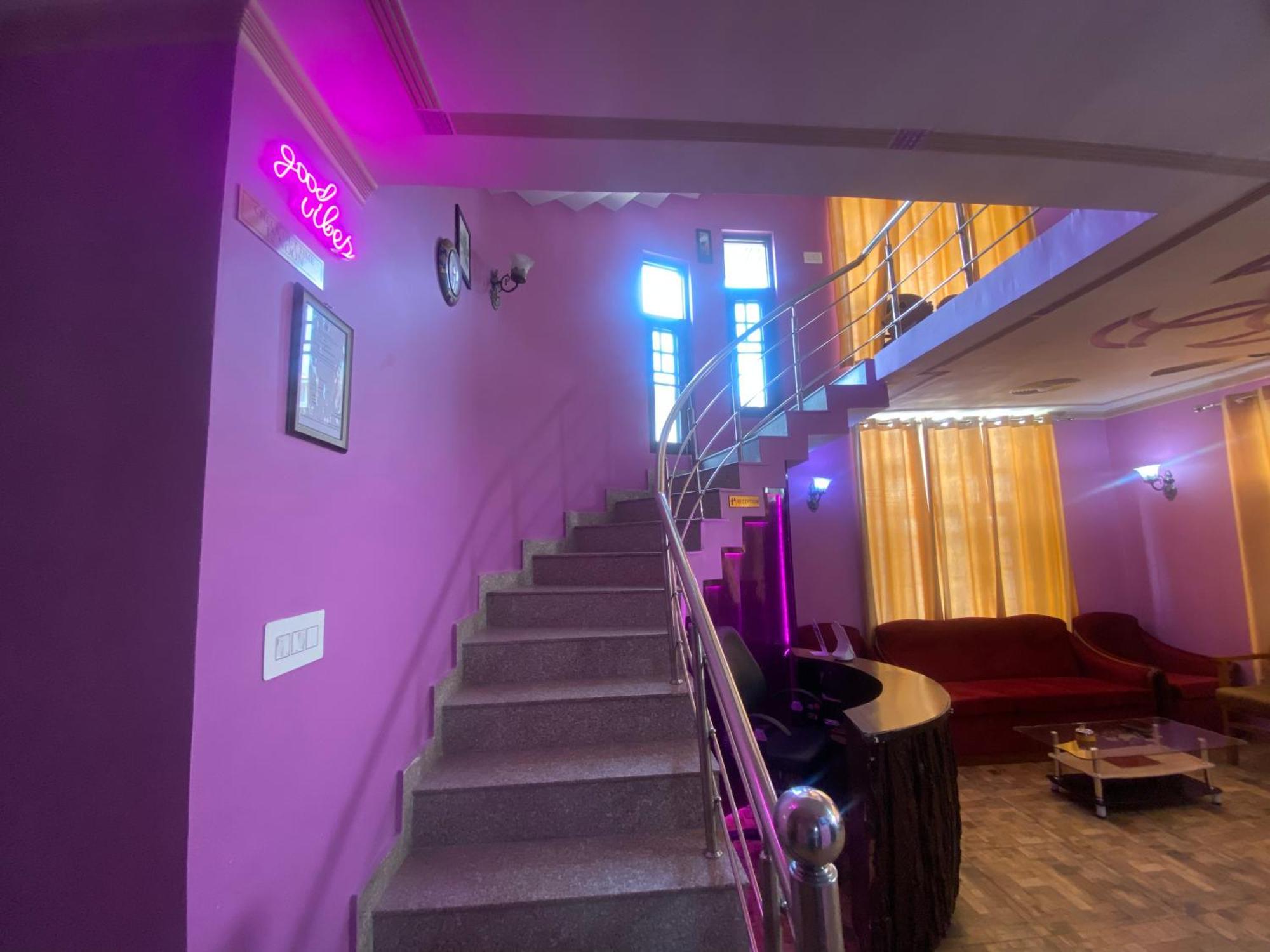 Penthouse Villa Srīnagar 外观 照片
